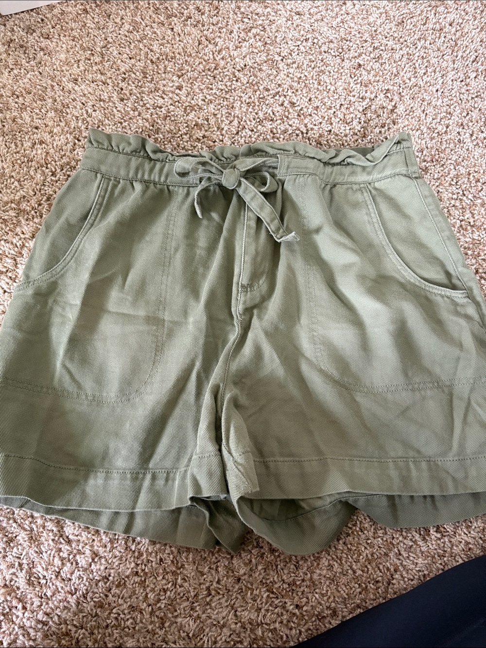 Old Navy Large Women's Army Green High Waisted Utility Shorts 4” inseam